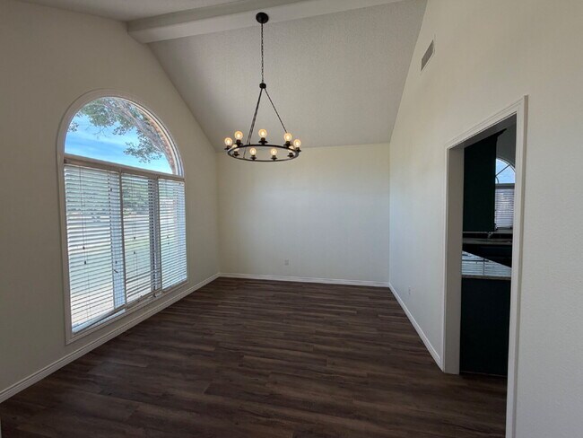 Building Photo - Beautiful Newly Updated Home in Whisperwood!