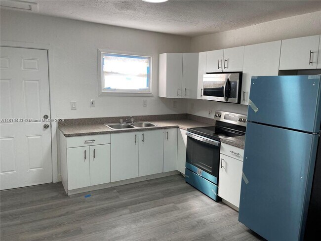 Building Photo - 1021 W 33rd St