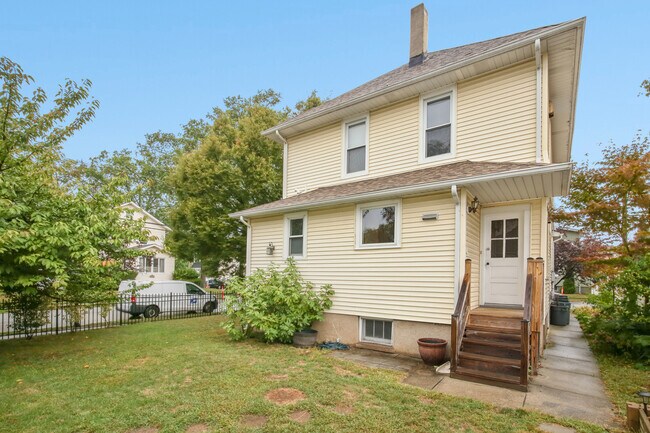 Building Photo - 166 Franklin Ave