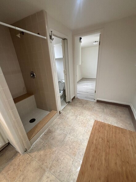 Building Photo - 325 35th St