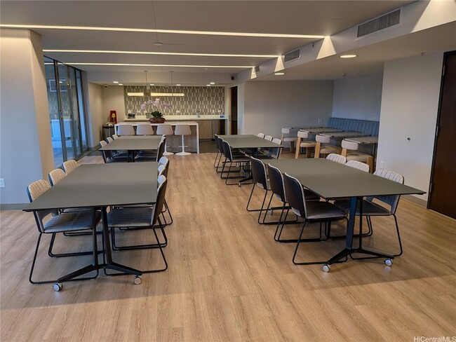 Building Photo - 1200 Queen Emma St