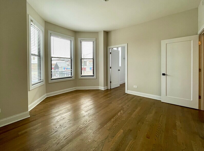 Building Photo - 3405 W Fullerton Ave