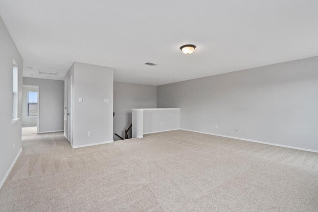 Building Photo - 1132 Hyde Park Dr