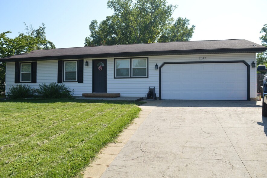 Primary Photo - 2543 Chesapeake Dr