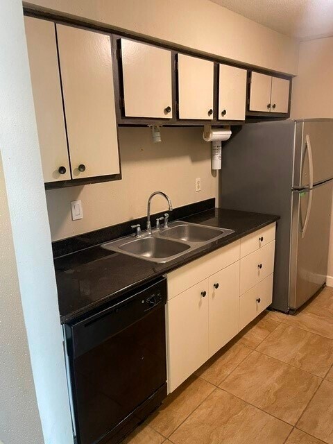Building Photo - 5550 N Braeswood Blvd