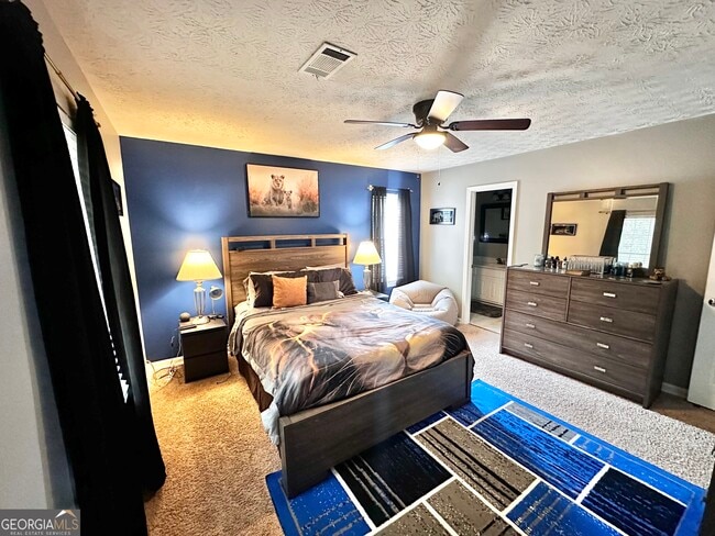 Building Photo - 3353 Medina Dr