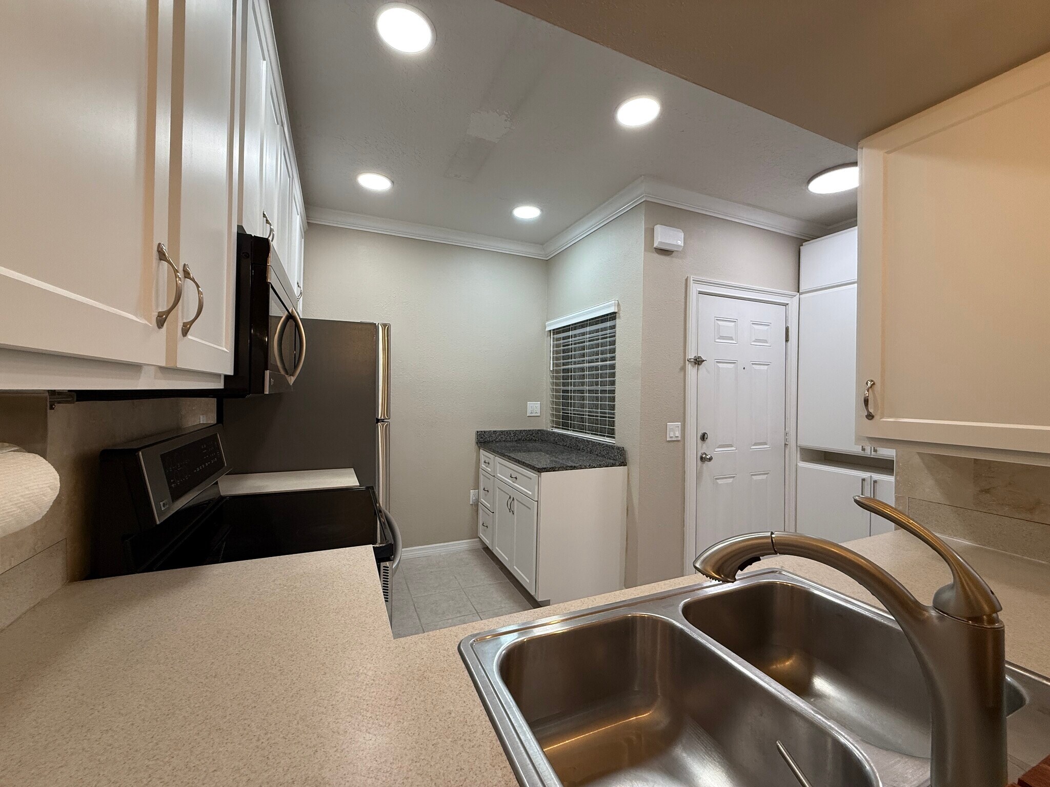 Building Photo - 6018 Portsdale Pl