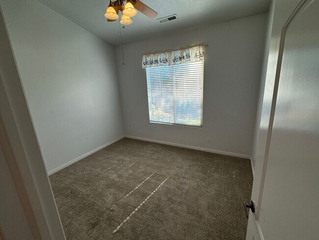 Building Photo - 3-Bed, 2-Bath Standalone Home with 2 Car G...