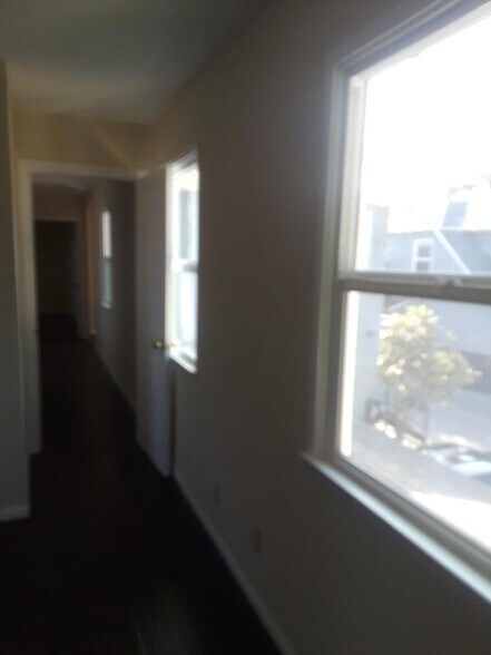 Building Photo - 599 N Oakland Ave