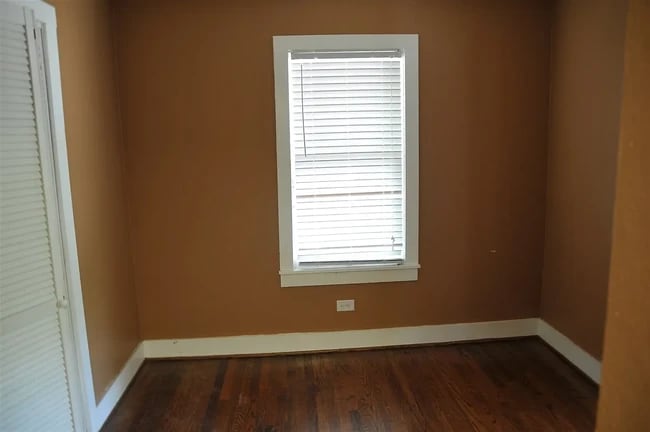 Building Photo - 1523 S Robertson Ave
