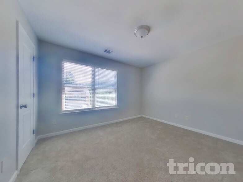 Building Photo - 17 Carriage Hls Dr SE