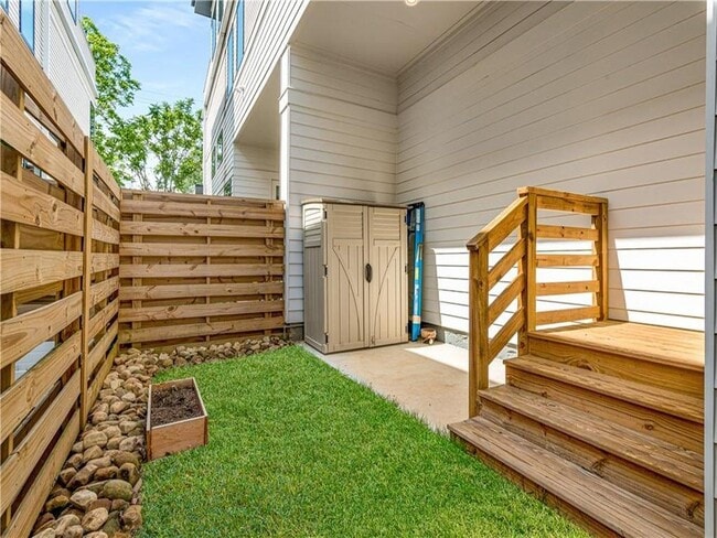 Building Photo - 520 Wabash Ave NE