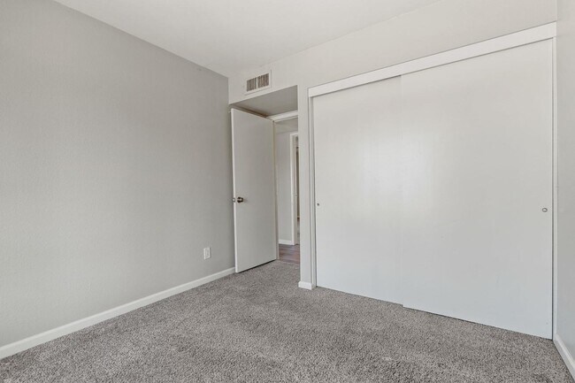 Building Photo - 15237 North 21st St