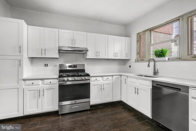 Building Photo - 2212 S Bouvier St