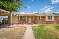 Building Photo - 313 Robins Dr