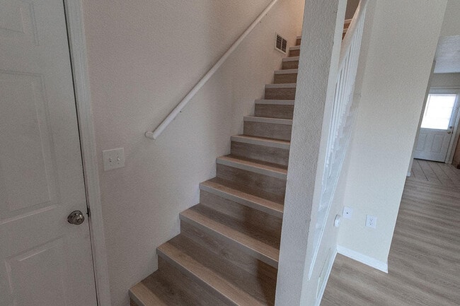 Building Photo - 1325 Godas Cir