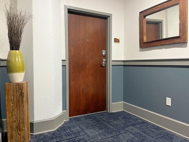 Building Photo - Beautiful 2 Bed/2 Bath Condo for Rent in D...