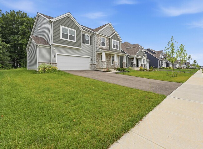Building Photo - 5749 Shadowfair Ln