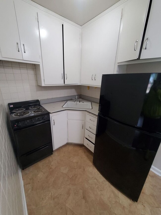 Interior Photo - 3130 S 48th St. - 8 Family