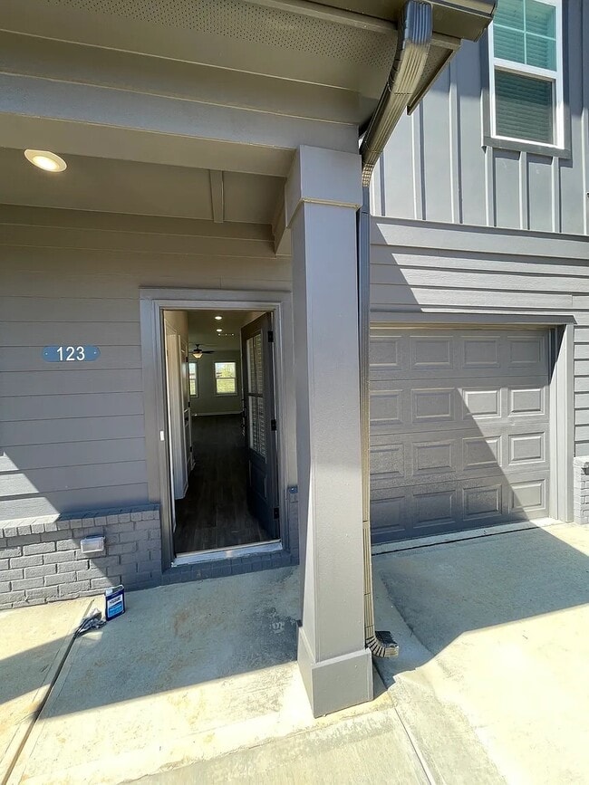 Building Photo - 124 Lauren St