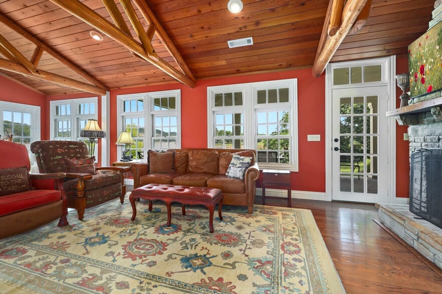 Building Photo - 18440 Ponderosa Dr