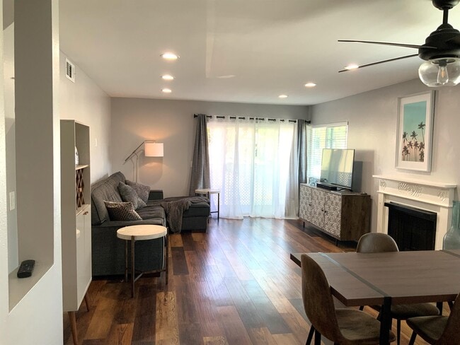 Primary Photo - 955 E 3rd St