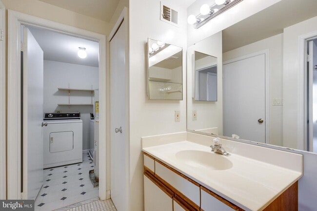 Building Photo - 5981 Havener House Way