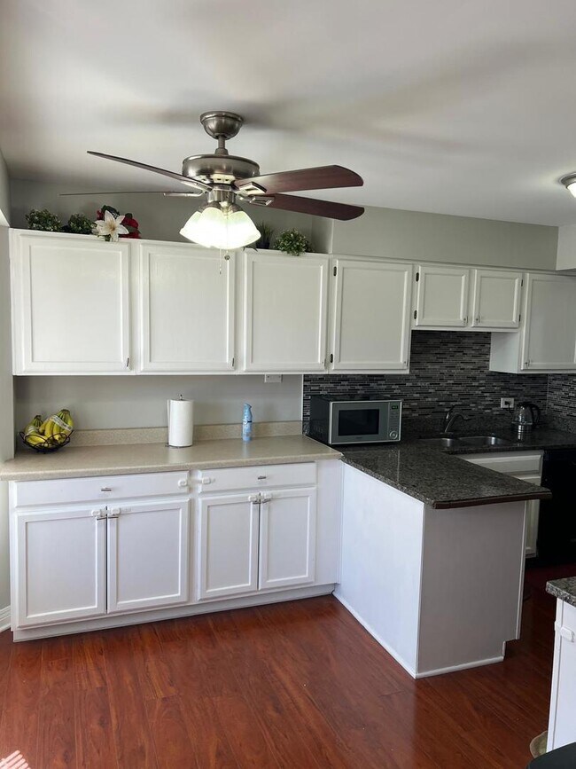 Building Photo - 3496 Willowview Ct