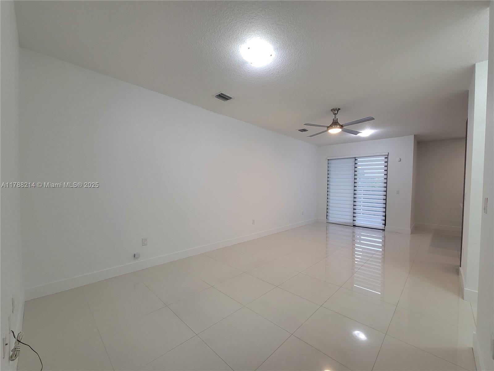 Building Photo - 492 SW 91st Pl
