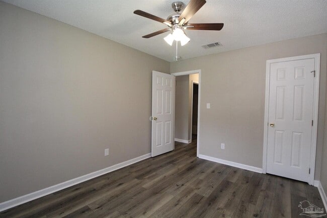 Building Photo - 6853 Roundup Ln