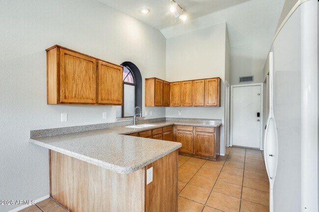 Building Photo - 2545 E Granite View Dr