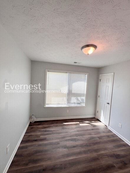 Building Photo - 206 Dove Pl