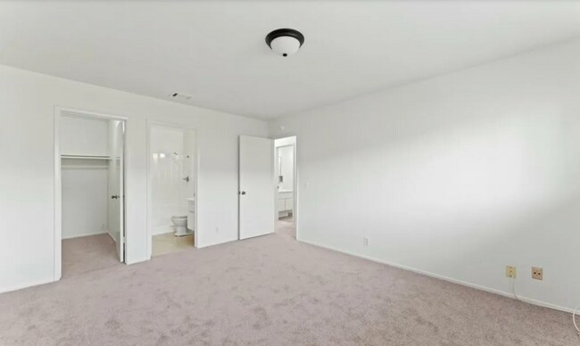 Building Photo - East Ventura Duplex – 2 Bedroom, 1.75 Bath...