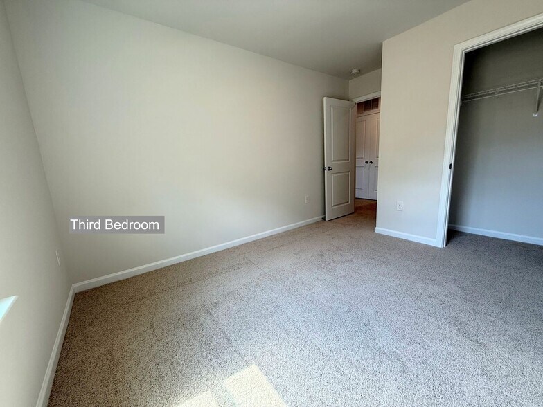Building Photo - 313 Cherry Laurel Dr