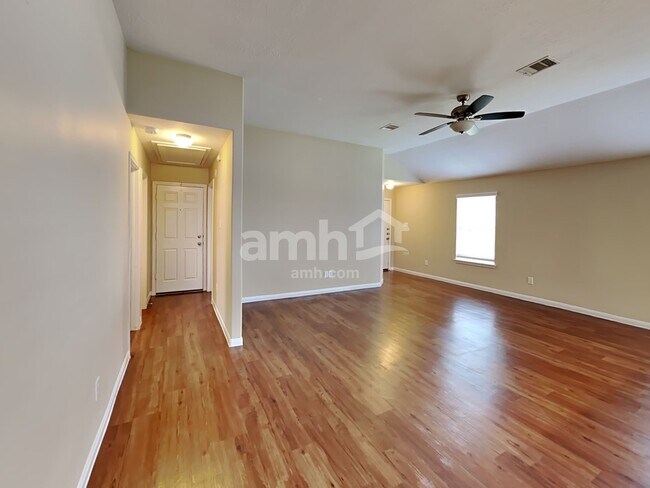 Building Photo - 20 Mira Loma Dr