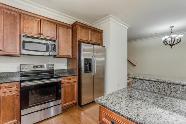 Building Photo - 2800 Belle Chase Ln