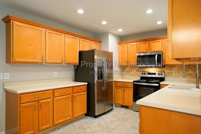 Building Photo - 1008 Knighthood Ln