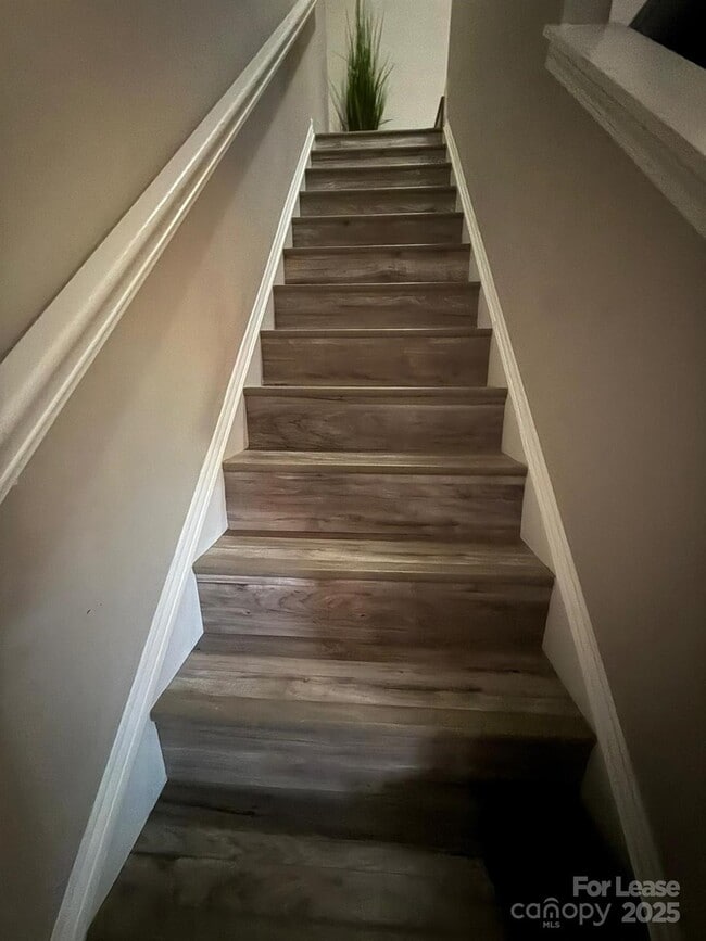 Building Photo - 18506 Oakhurst Blvd