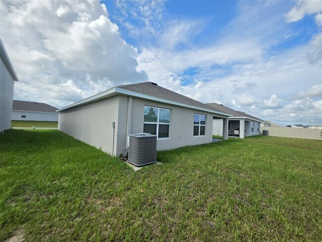 Building Photo - 4631 SW 88 Pl