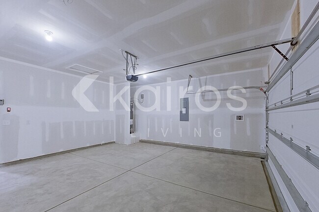 Building Photo - 639 Castillo Dr