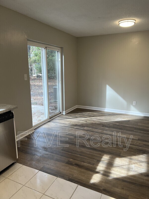 Building Photo - 13 Indian Trail