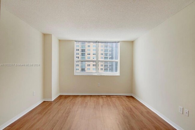 Building Photo - 1111 Brickell Bay Dr