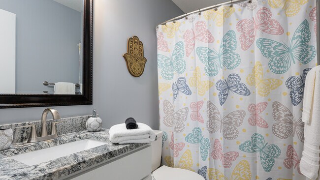 Building Photo - 664 Old Fort Rd