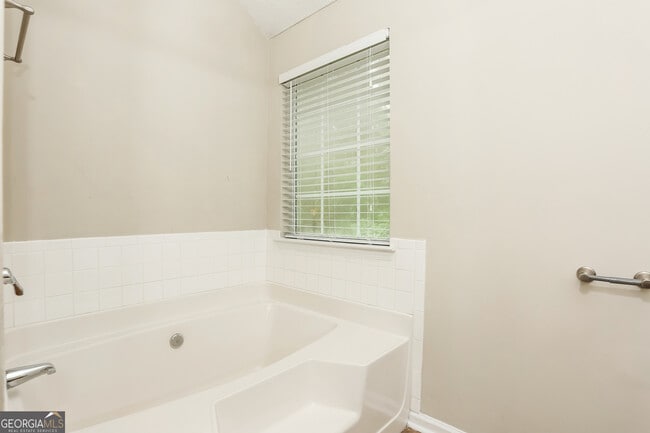 Building Photo - 680 Escalade Dr