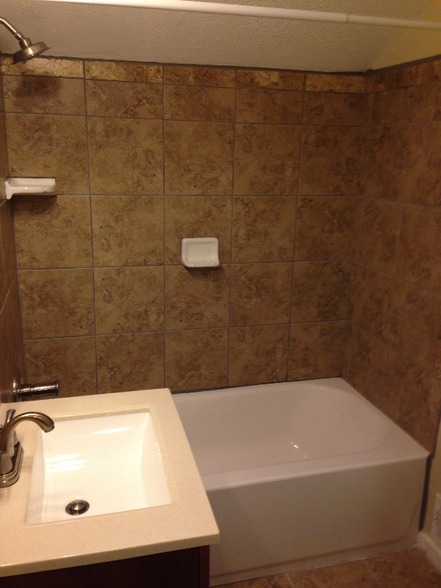 Building Photo - 442 Iberia St