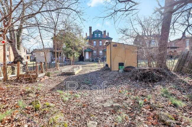 Building Photo - 1458 Bryden Rd