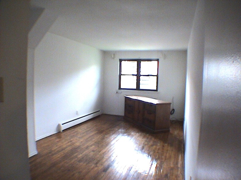 Building Photo - 31-48 48th St