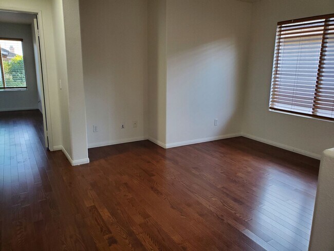 Building Photo - Wonderful 3 Bedroom 2.5 Bath Home in the h...