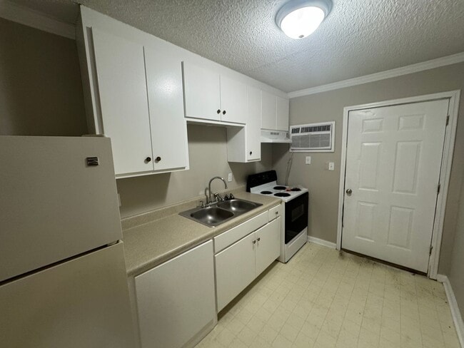 Building Photo - Main1212 A-B-C