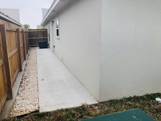 Building Photo - 2806 Javalina Ave